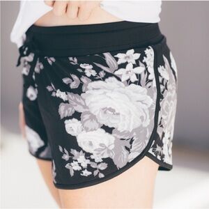 Albion Fit Antigua Slate Sprinter Shorts, size Small, EUC